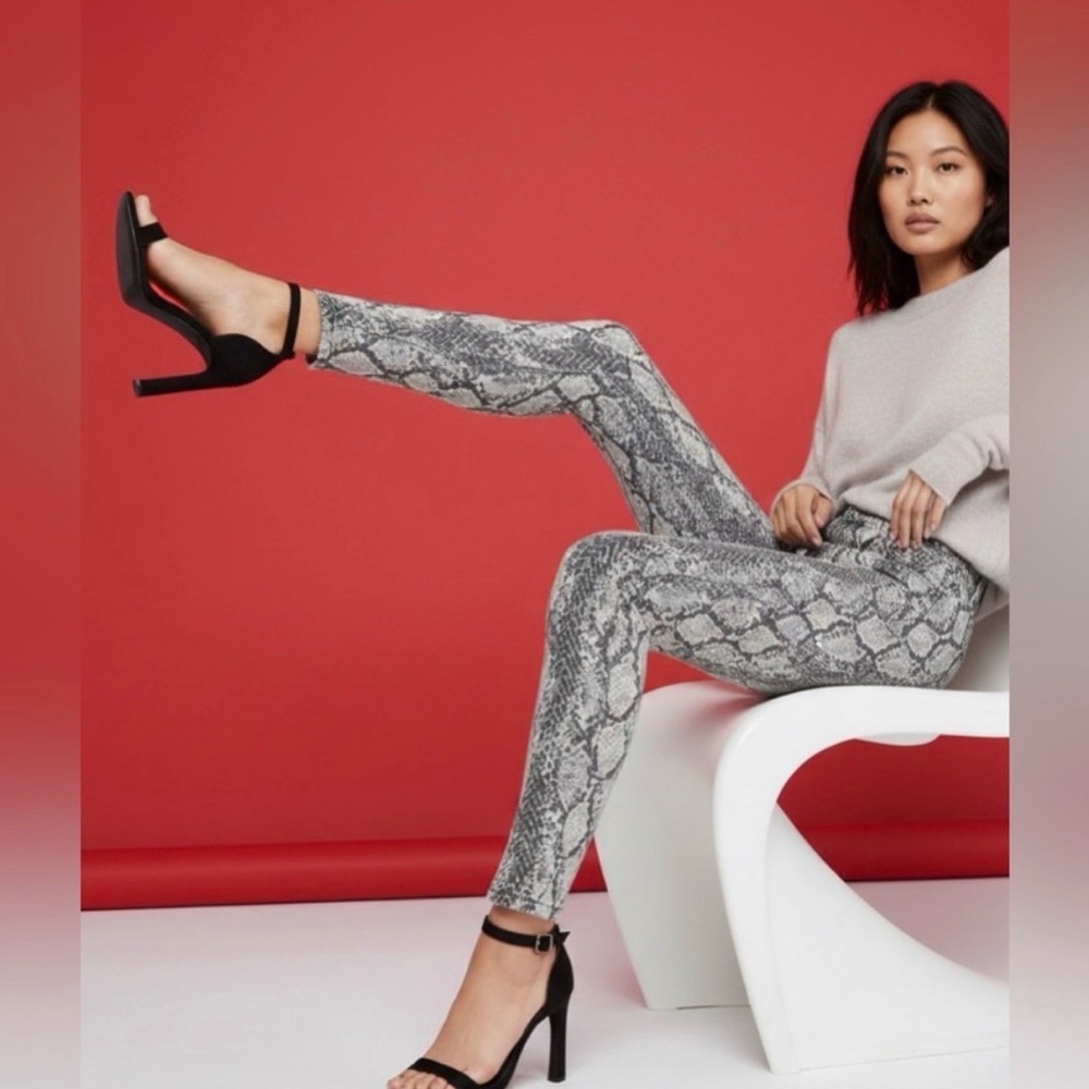 H&M Snake-Print coated Leggings - Black & White